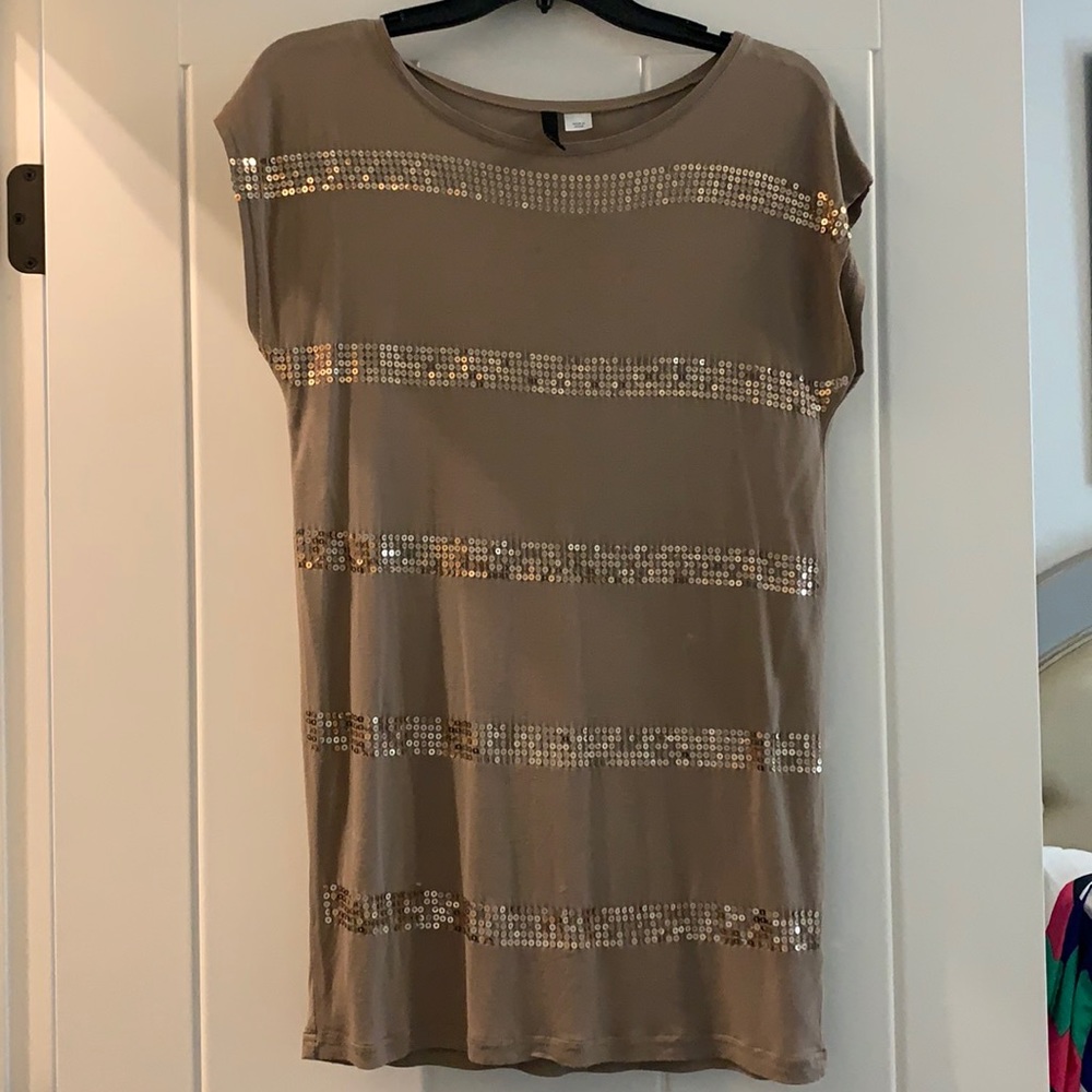 Adorable long tan top w/sequins, looks great with leggings or jeans